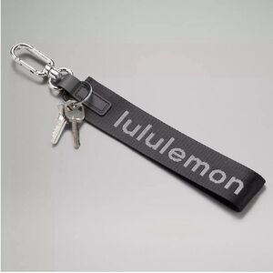NEW & AUTHENTIC Never Lost LULULEMON Black/Gray Keychain‎ SOLD OUT